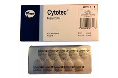 An image showing the Cytotec Misoprostol product as it is presented in Mali, featuring a box and a blister pack of tablets. 