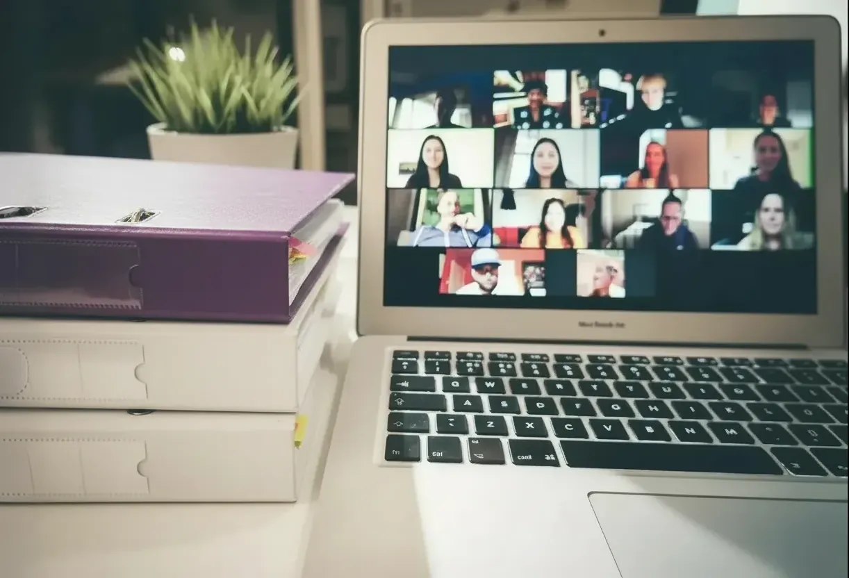 Sesión de capacitación virtual que apoya a proveedores de servicios de aborto con educación y recursos a nivel global