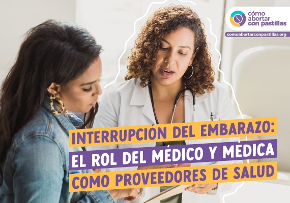 Proveedora de salud explicandole a la mujer opciones de aborto seguro